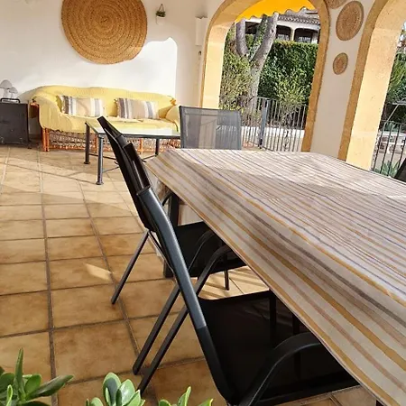 Agaves Piscina Y Barbacoa *